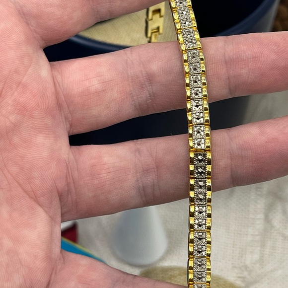 Vintage Gold Tone Bracelet with Intricate Detailing - Picture 10 of 16